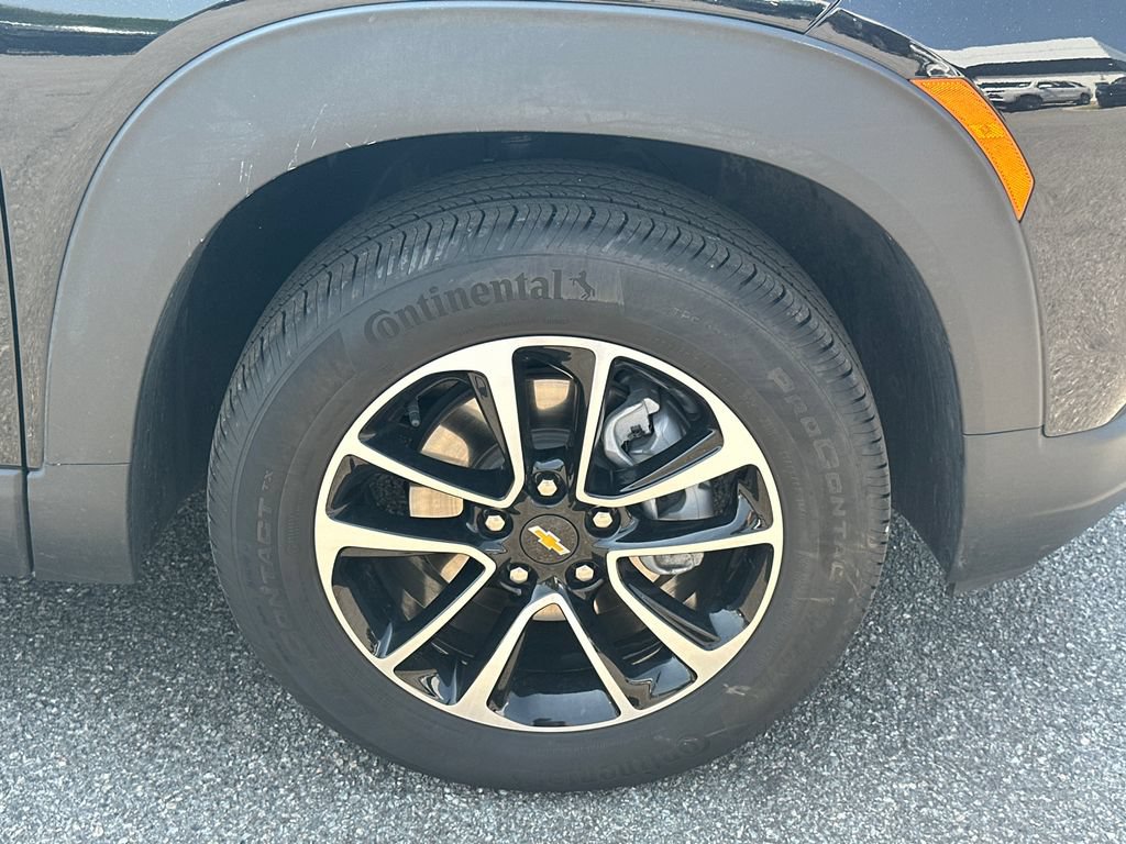 Used 2025 Chevrolet TrailBlazer LT AWD/4WD image 12