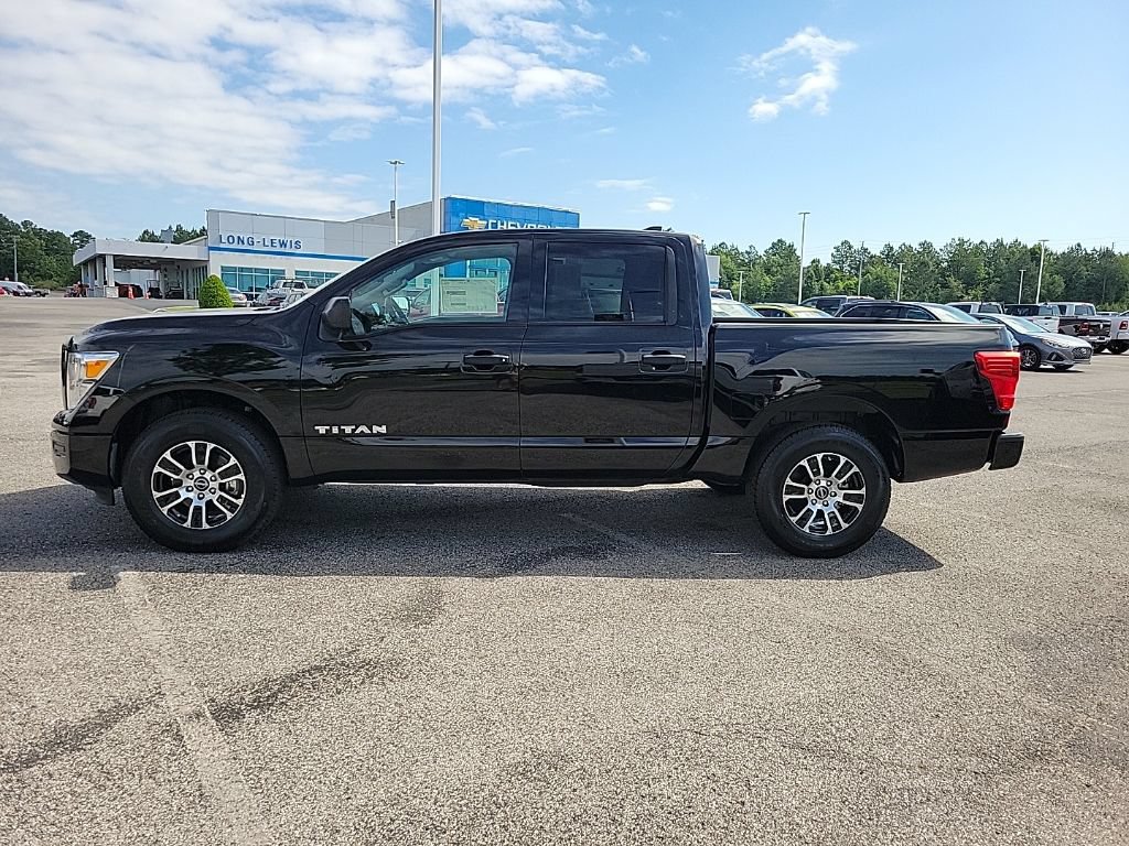 Used 2024 Nissan Titan SV AWD/4WD image 4