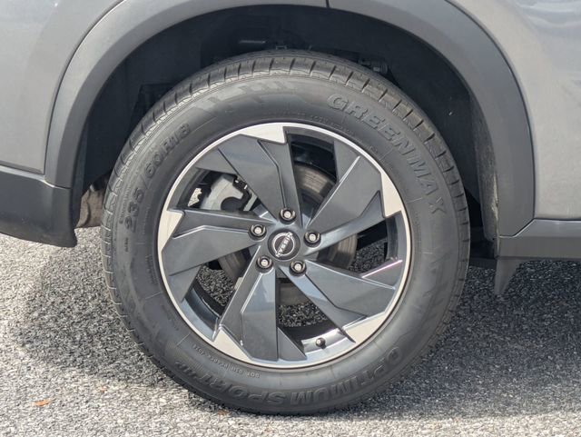 Used 2024 Nissan Rogue SV AWD/4WD image 12