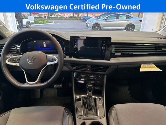 Certified 2025 Volkswagen Jetta SE w/ Sunroof Package image 16