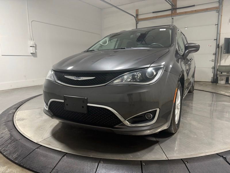 Used 2018 Chrysler Pacifica Touring-L image 3