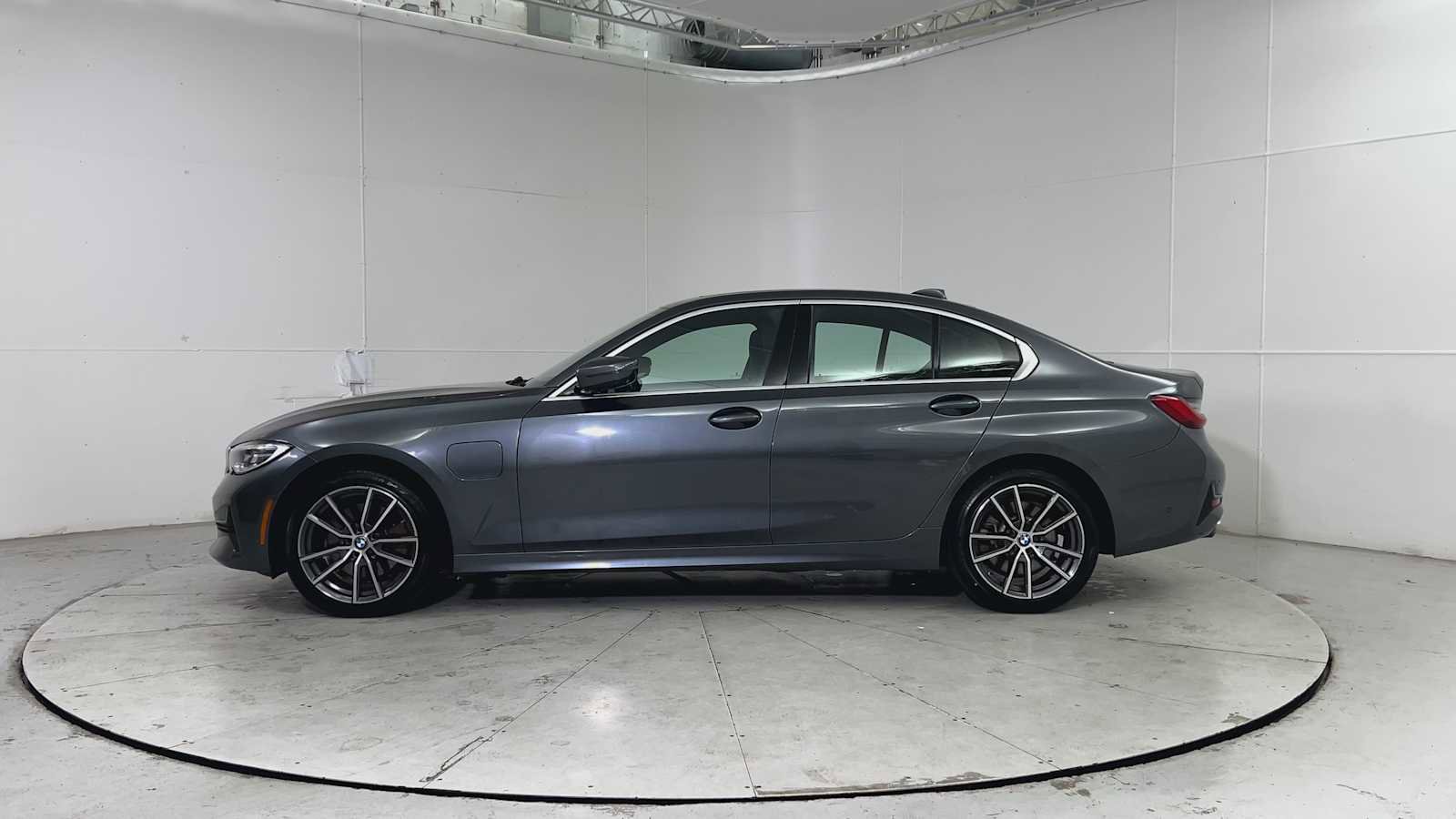 Used 2021 BMW 330e xDrive w/ Premium Package image 5