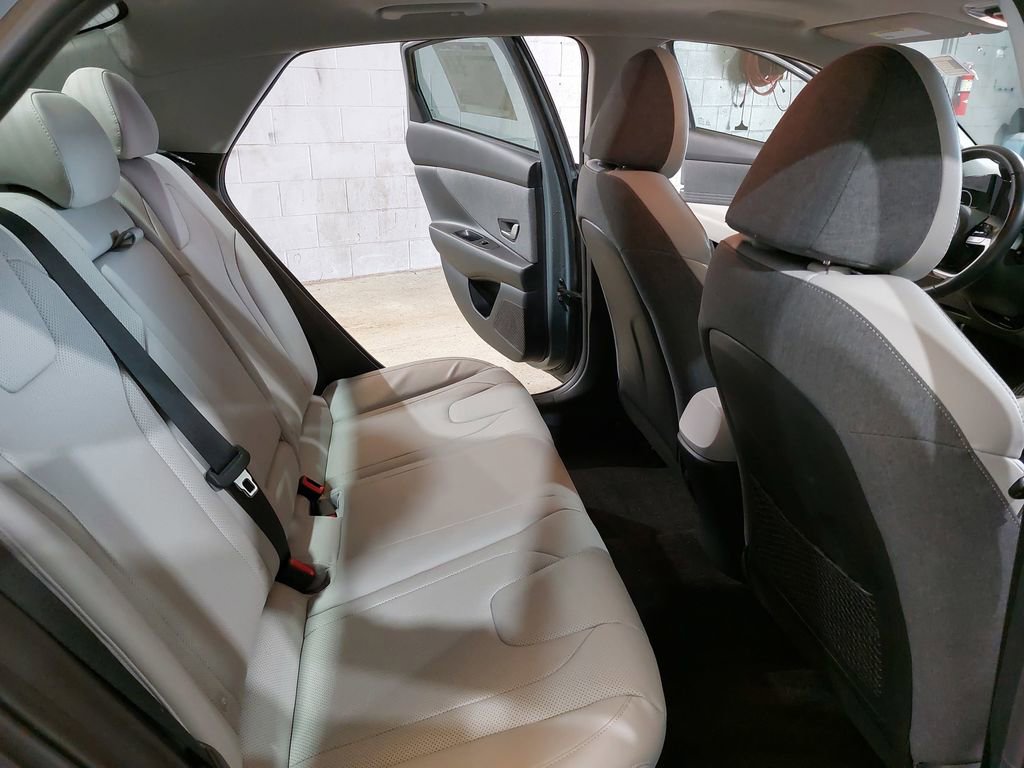 Used 2023 Hyundai Elantra Limited w/ Cargo Package image 11