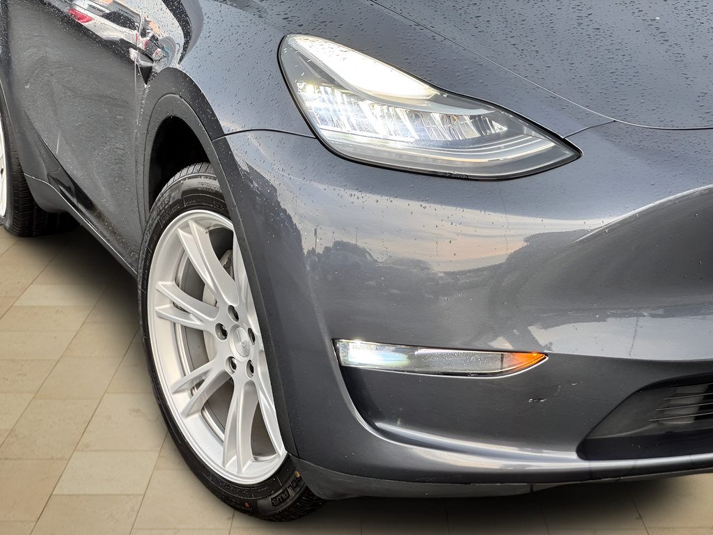 Used 2023 Tesla Model Y Long Range AWD/4WD image 40
