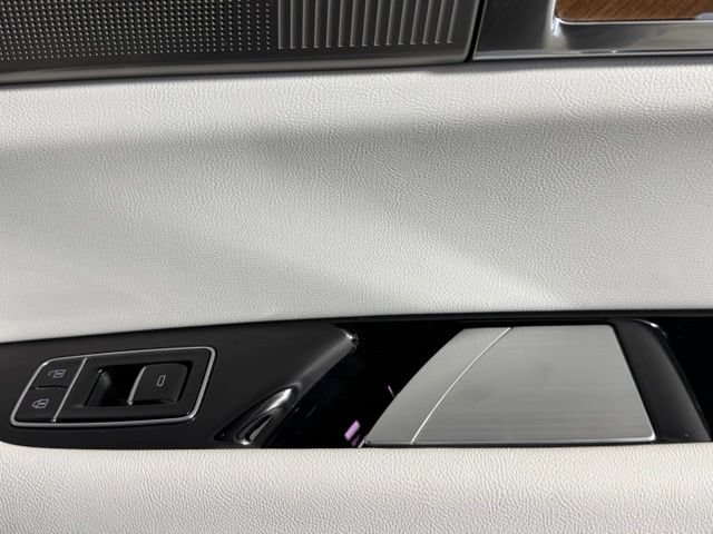 Used 2026 Cadillac Vistiq Luxury w/ LPO, Floor Liner Package AWD/4WD image 26