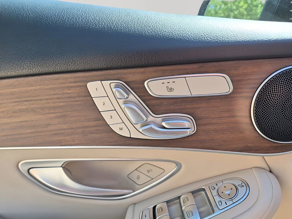 Used 2022 Mercedes-Benz GLC 300 4MATIC w/ Driver Assistance Package image 27