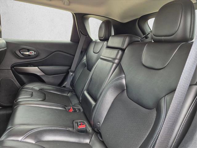 Used 2019 Jeep Cherokee Latitude Plus FWD image 16