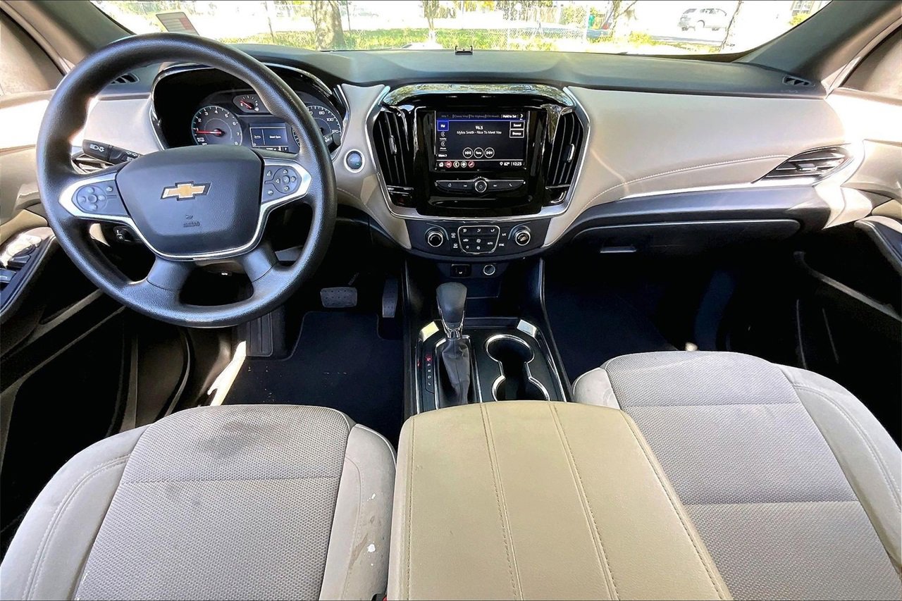 Used 2023 Chevrolet Traverse LS image 7