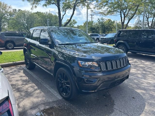 Used 2021 Jeep Grand Cherokee Laredo X AWD/4WD image 3