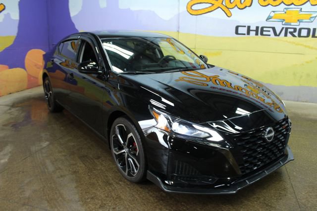 Used 2023 Nissan Altima 2.5 SR image 3