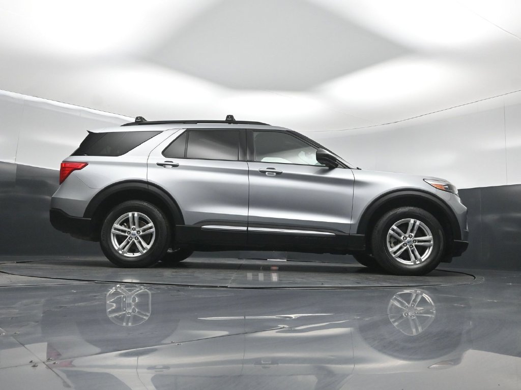 Certified 2022 Ford Explorer XLT w/ Equipment Group 202A AWD/4WD image 43