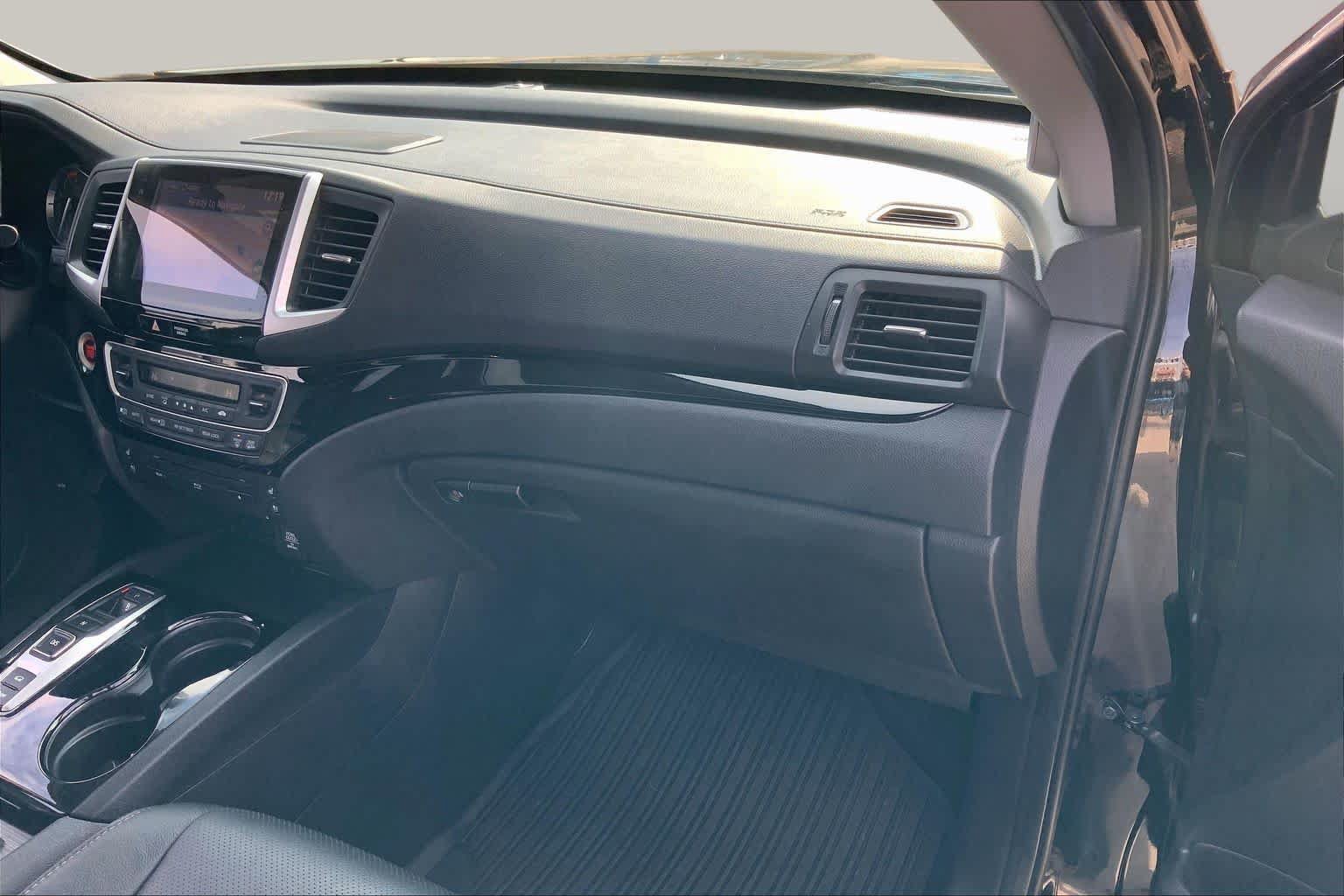 Certified 2017 Honda Pilot Elite image 19
