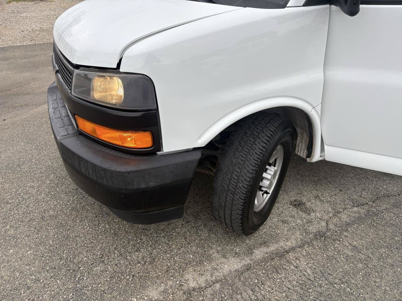 Used 2020 Chevrolet Express 3500 w/ Power Convenience Package RWD image 34