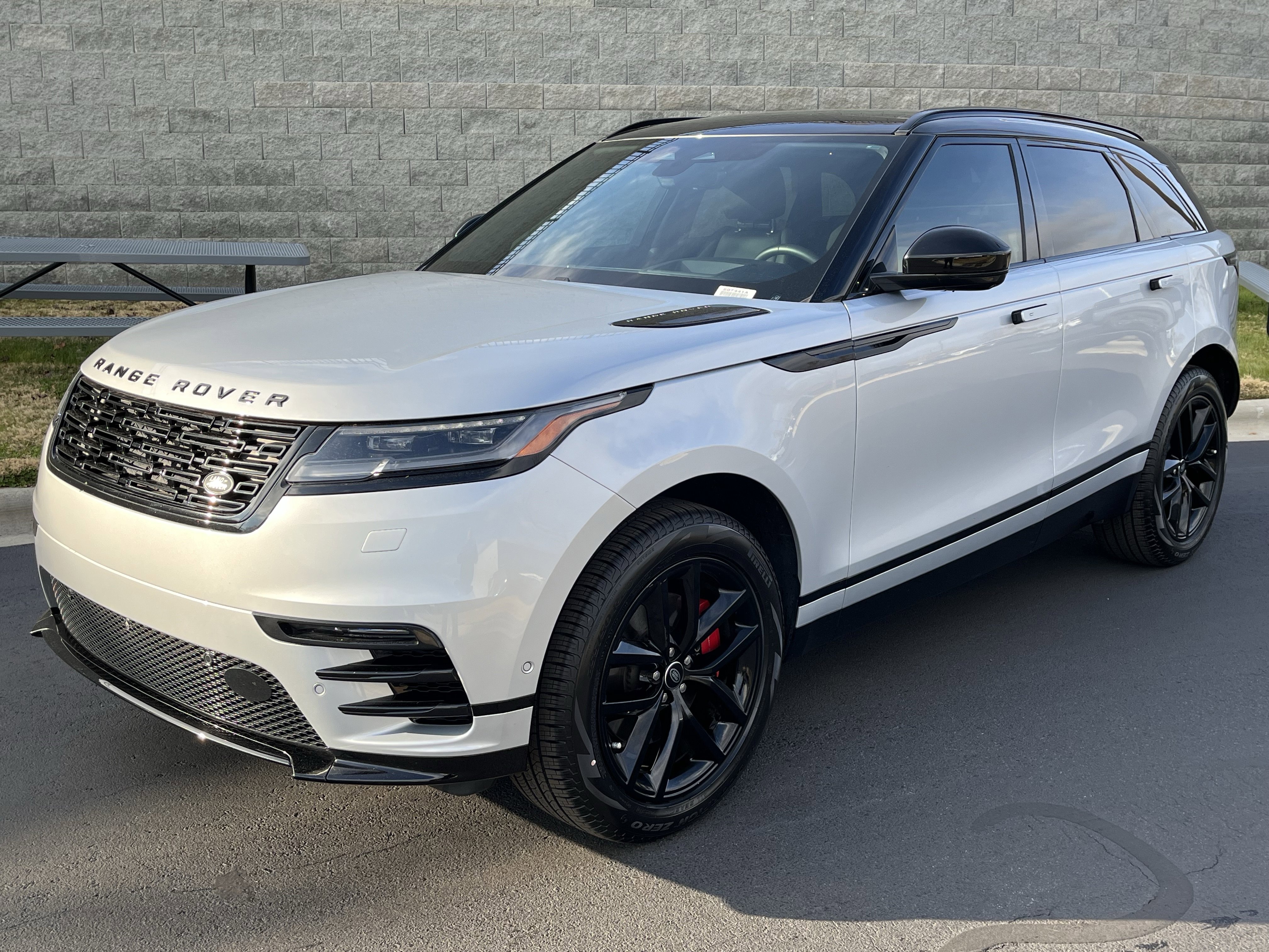 Certified 2024 Land Rover Range Rover Velar Dynamic SE image 2