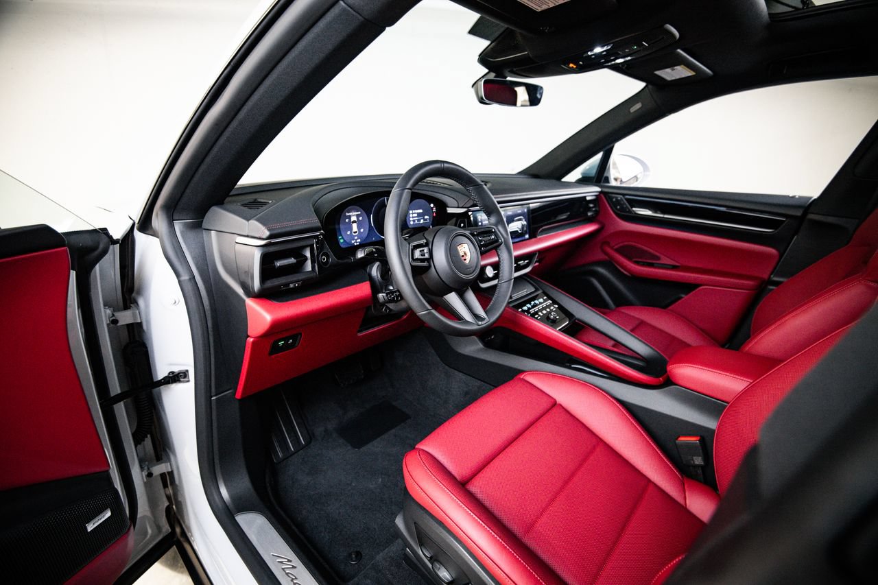 New 2026 Porsche Macan Electric RWD image 4