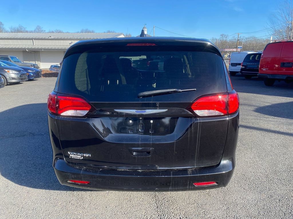 Used 2020 Chrysler Voyager LX image 6