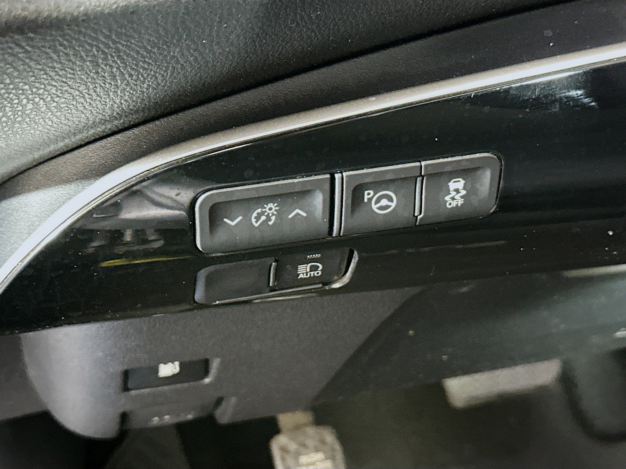 Used 2019 Toyota Prius XLE w/ Carpet Mat Package FWD image 17