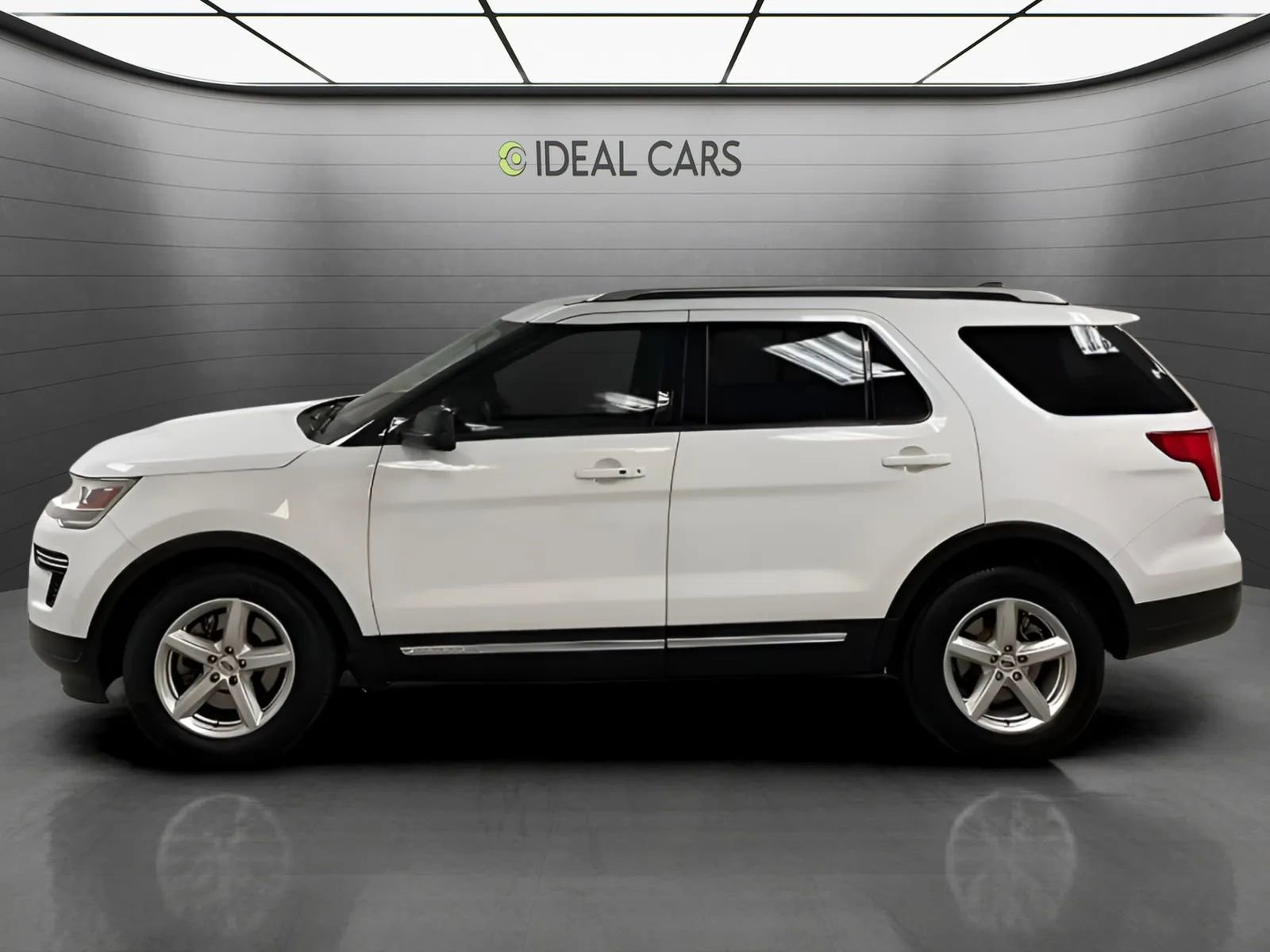 Used 2018 Ford Explorer XLT FWD image 8
