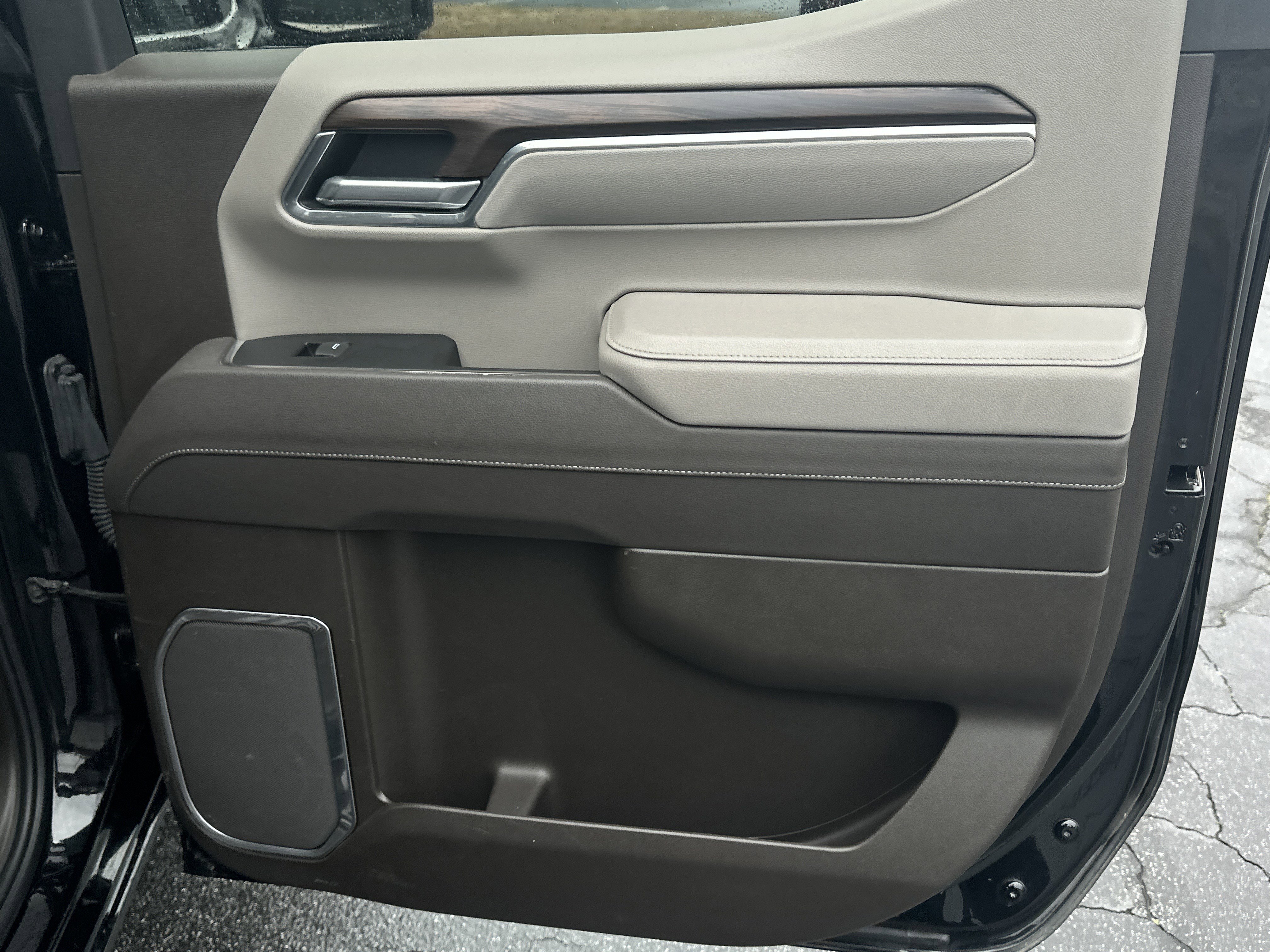 Certified 2025 GMC Sierra 1500 SLT image 18