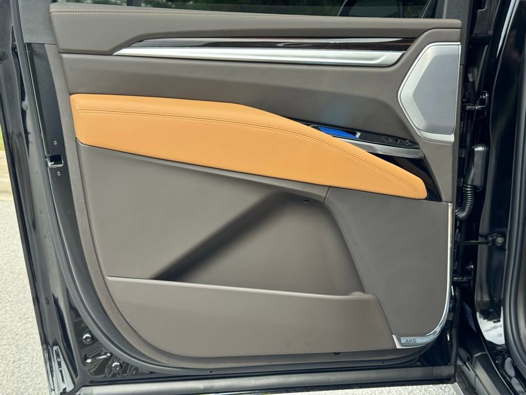 New 2026 Cadillac Escalade ESV Luxury w/ Touring Package image 20
