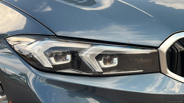 Used 2025 BMW 330i Sedan image 4