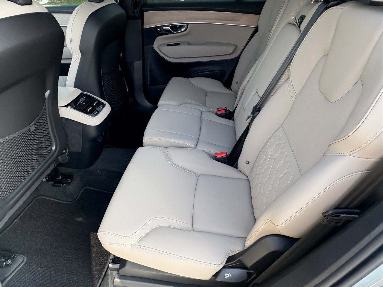 New 2026 Volvo XC90 B6 Plus w/ Protection Package Premier AWD/4WD image 22