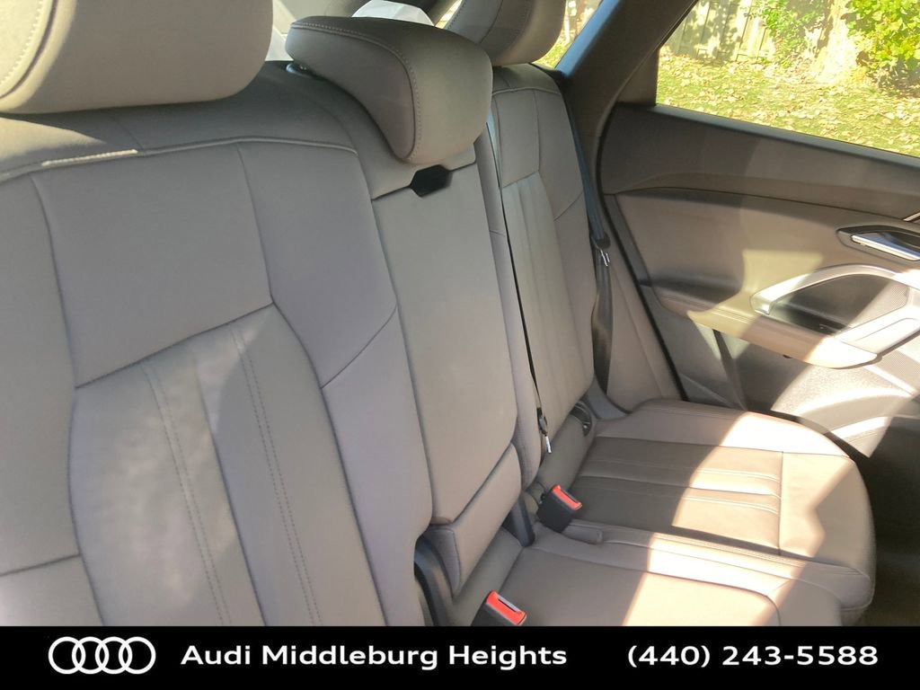 Used 2025 Audi Q5 Premium w/ Convenience Package image 41