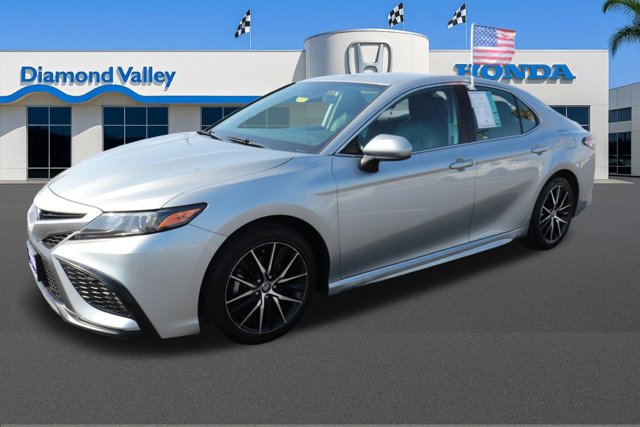 Used 2021 Toyota Camry SE FWD image 3