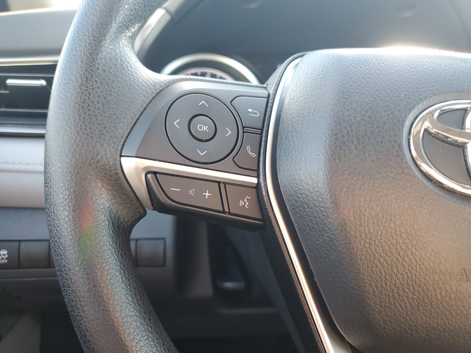 Used 2024 Toyota Camry LE FWD image 21