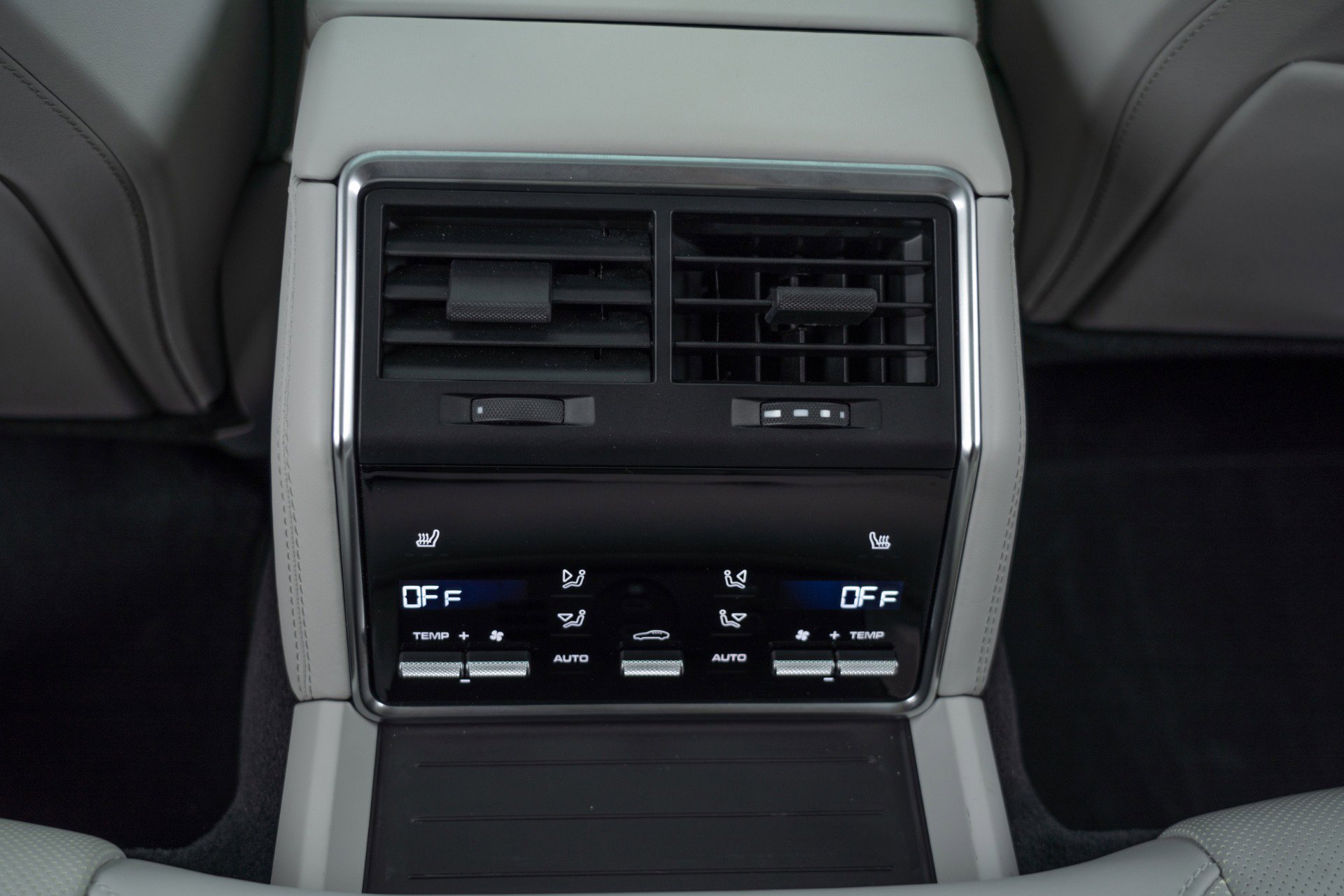 Used 2023 Porsche Panamera 4 Platinum Edition image 39