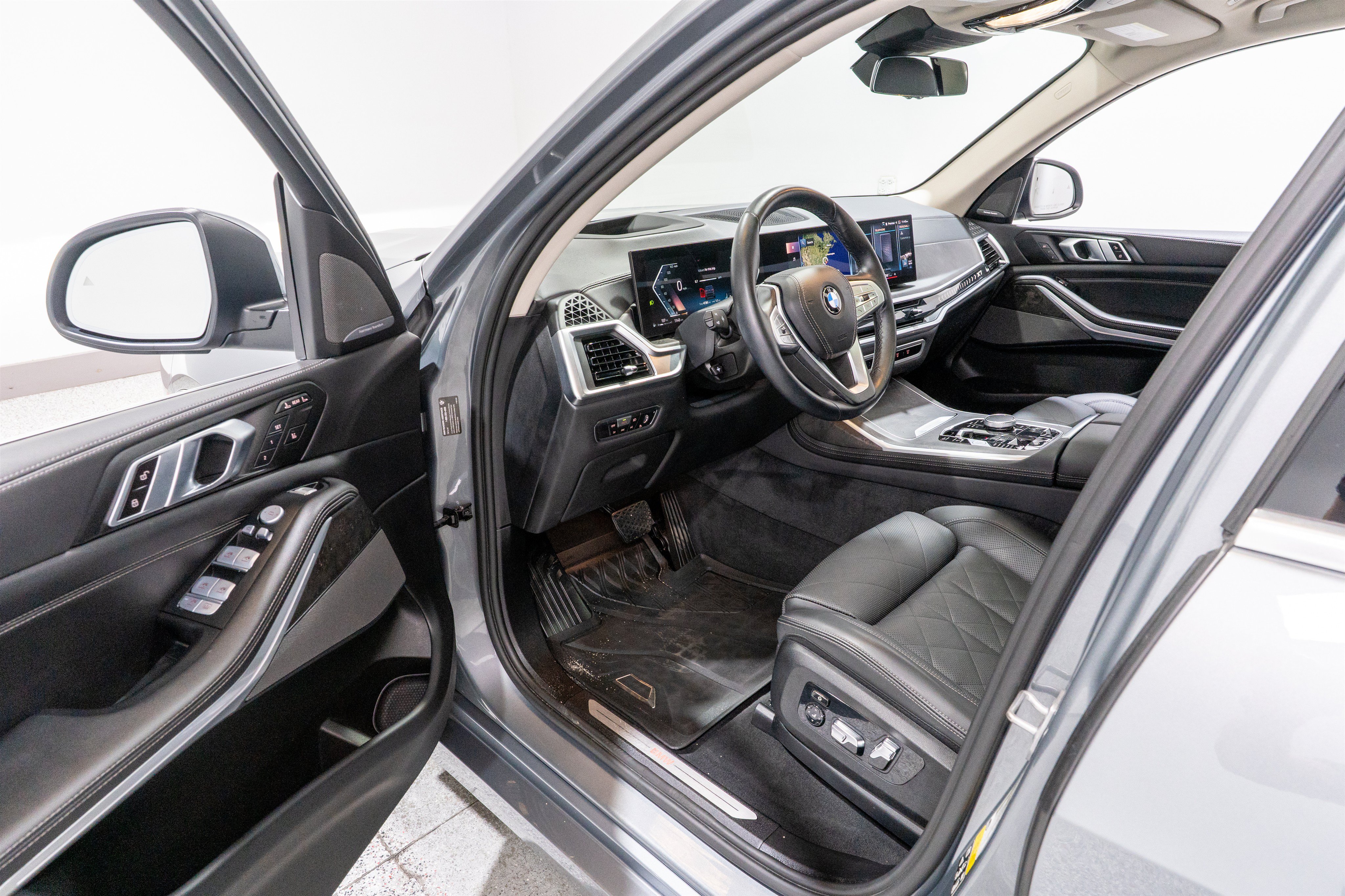 Used 2023 BMW X7 xDrive40i w/ Premium Package AWD/4WD image 12