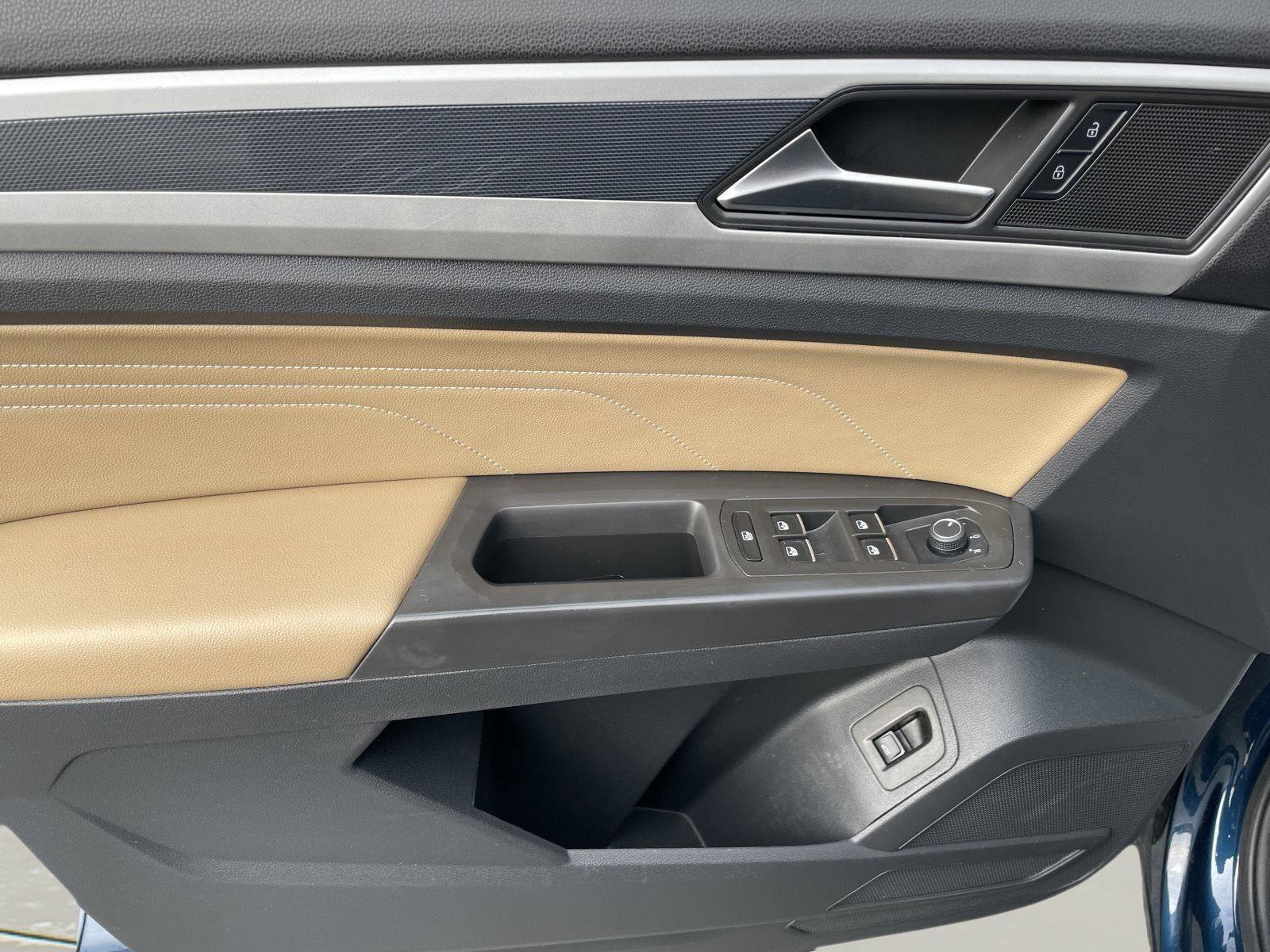 Used 2022 Volkswagen Atlas Cross Sport SE w/ Panoramic Sunroof Package image 23