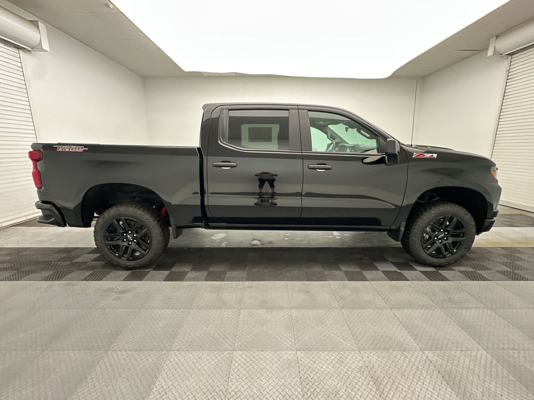 New 2026 Chevrolet Silverado 1500 Custom Trail Boss w/ LPO, Dark Essentials Package AWD/4WD image 8