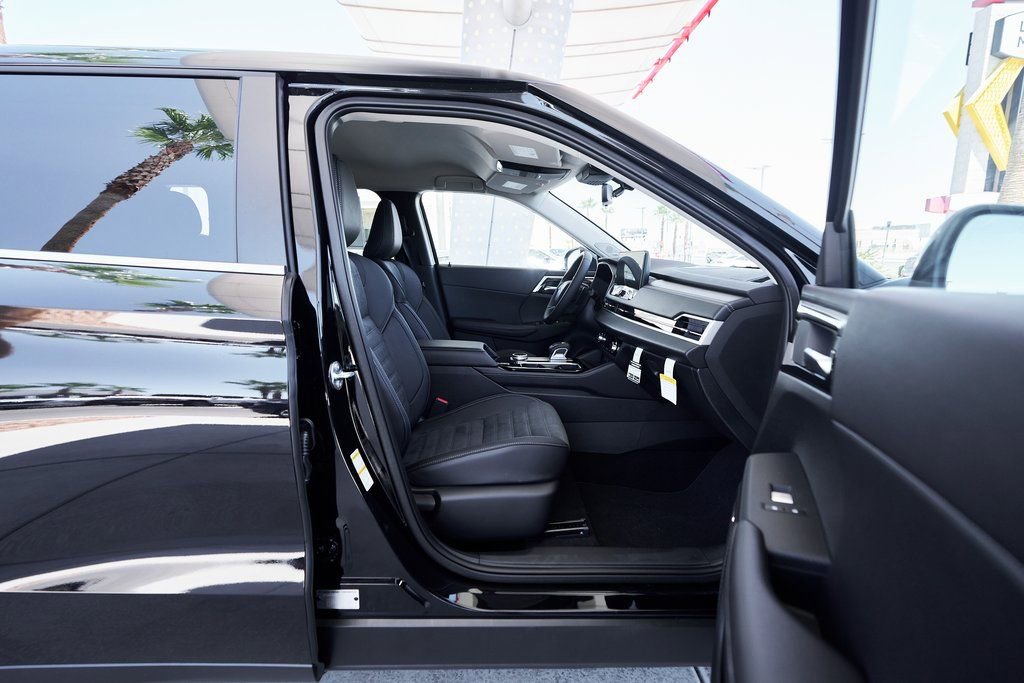 Used 2025 Mitsubishi Outlander SE image 12