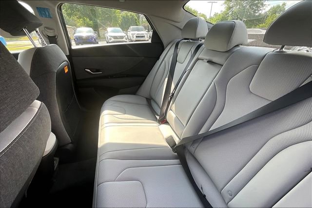 New 2025 Hyundai Elantra Limited image 10