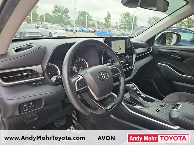 Used 2023 Toyota Highlander LE FWD image 9