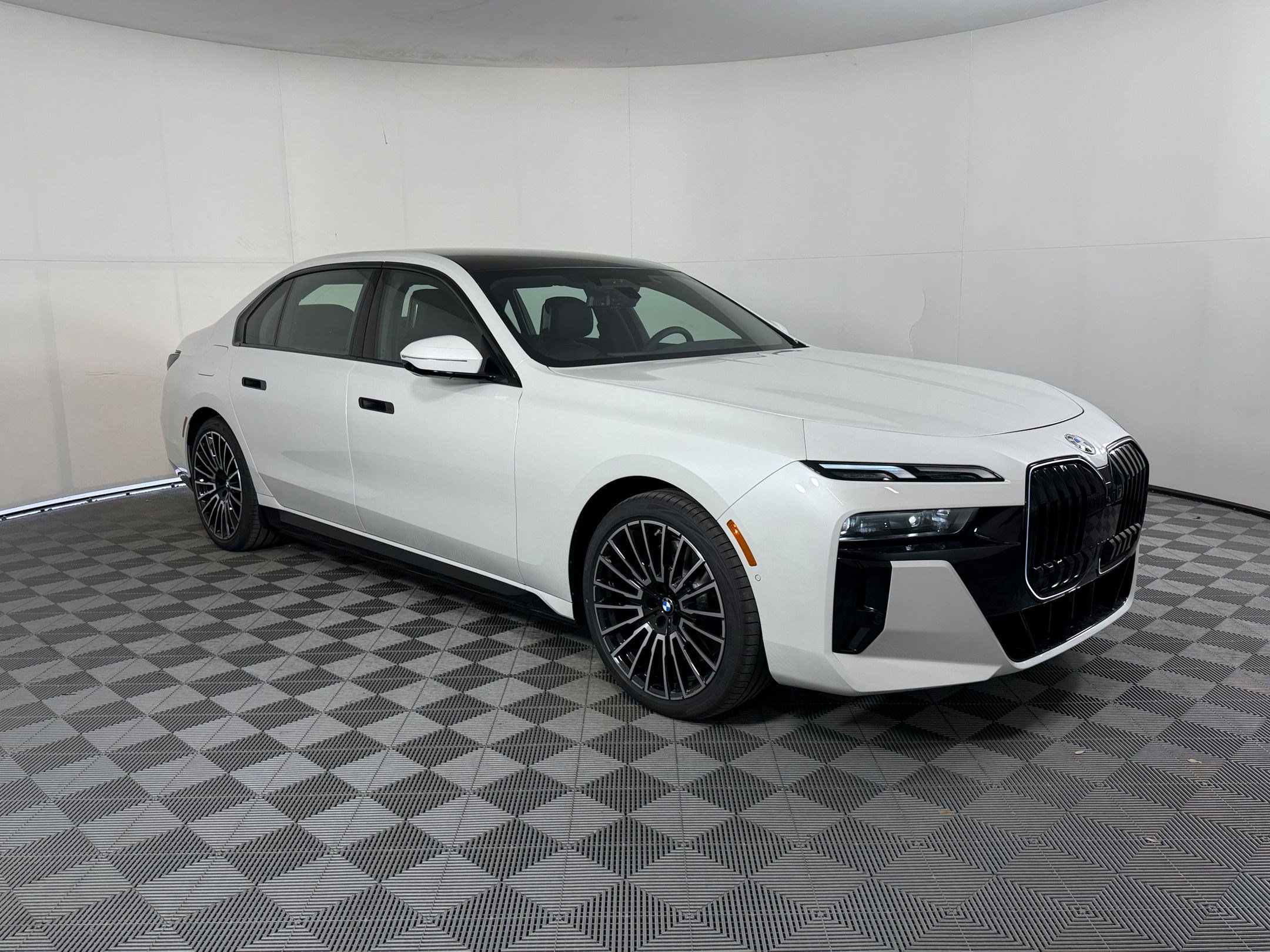 Used 2026 BMW i7 xDrive60 AWD/4WD image 7