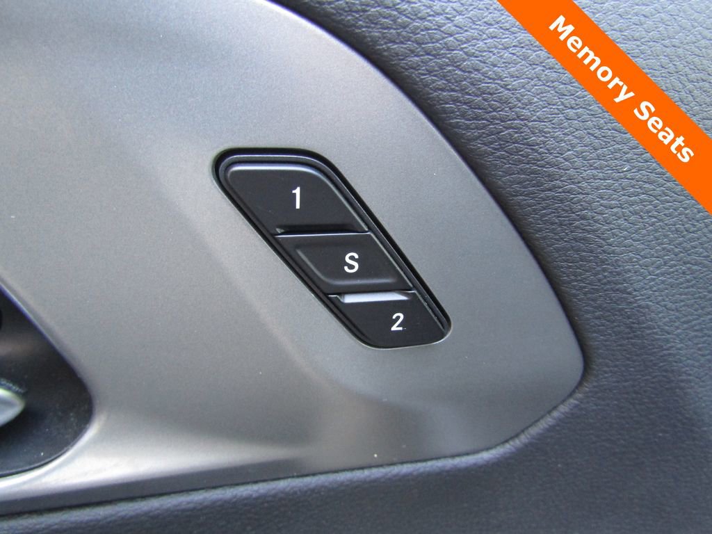 Used 2025 Chrysler Pacifica Select FWD image 6