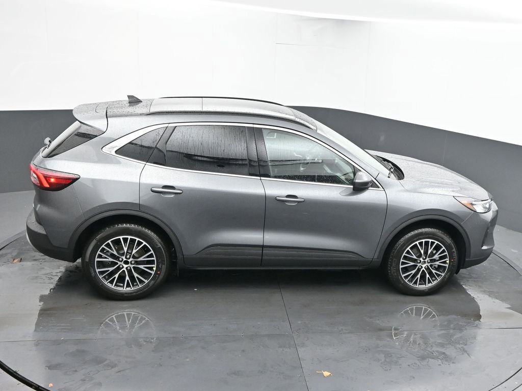 New 2026 Ford Escape SE w/ Class II Trailer Tow Package image 44
