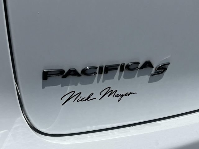 Used 2020 Chrysler Pacifica Touring w/ S Appearance Package FWD image 14