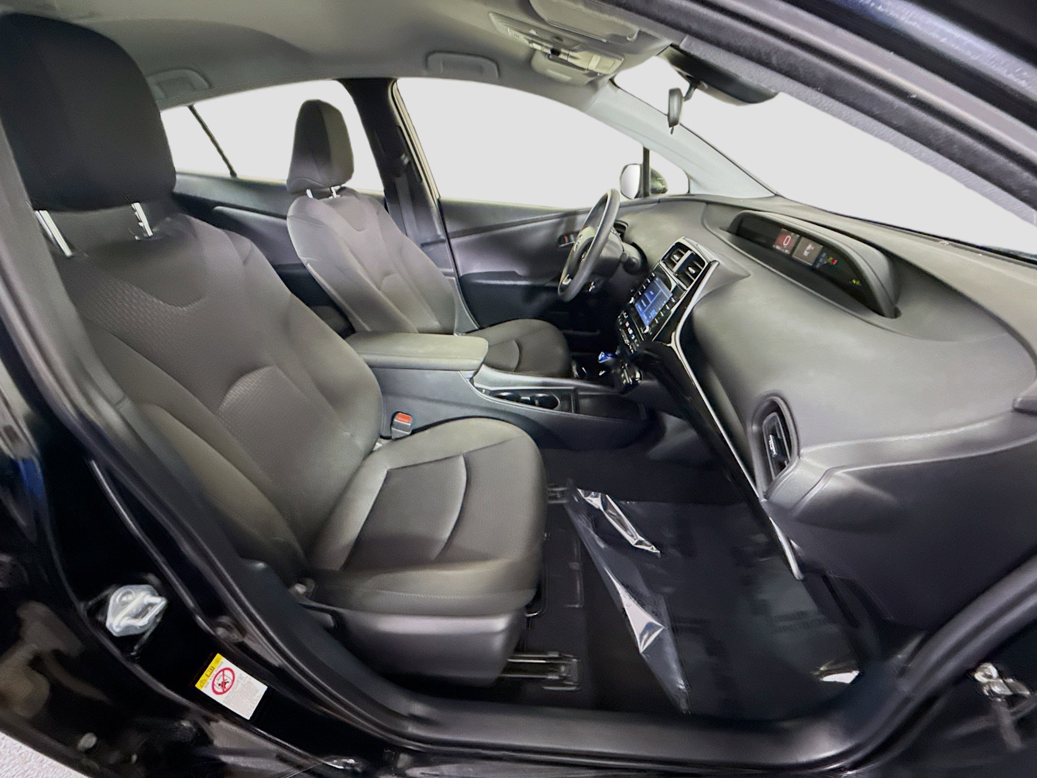 Used 2022 Toyota Prius LE FWD image 29