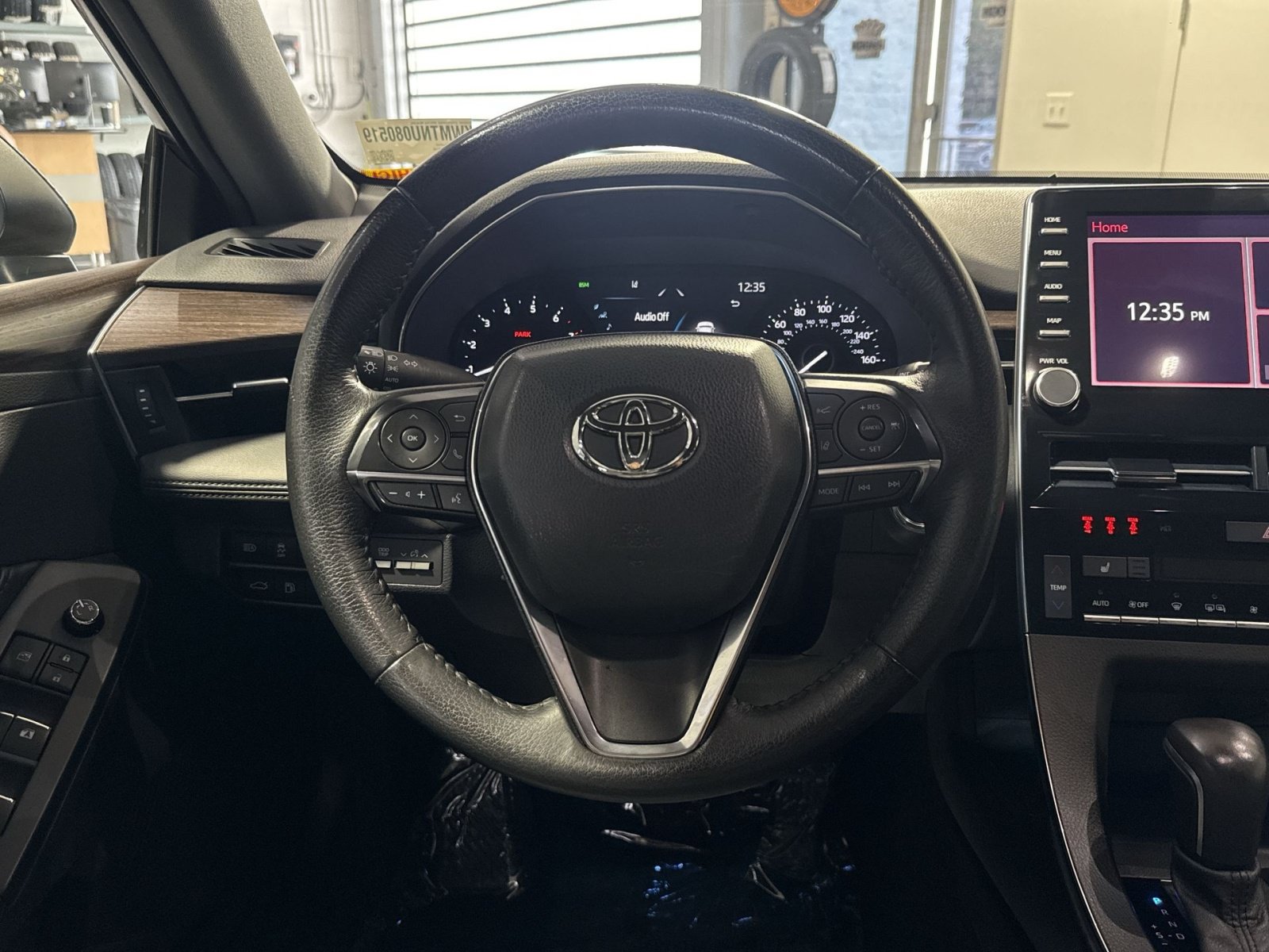 Used 2022 Toyota Avalon XLE FWD image 17