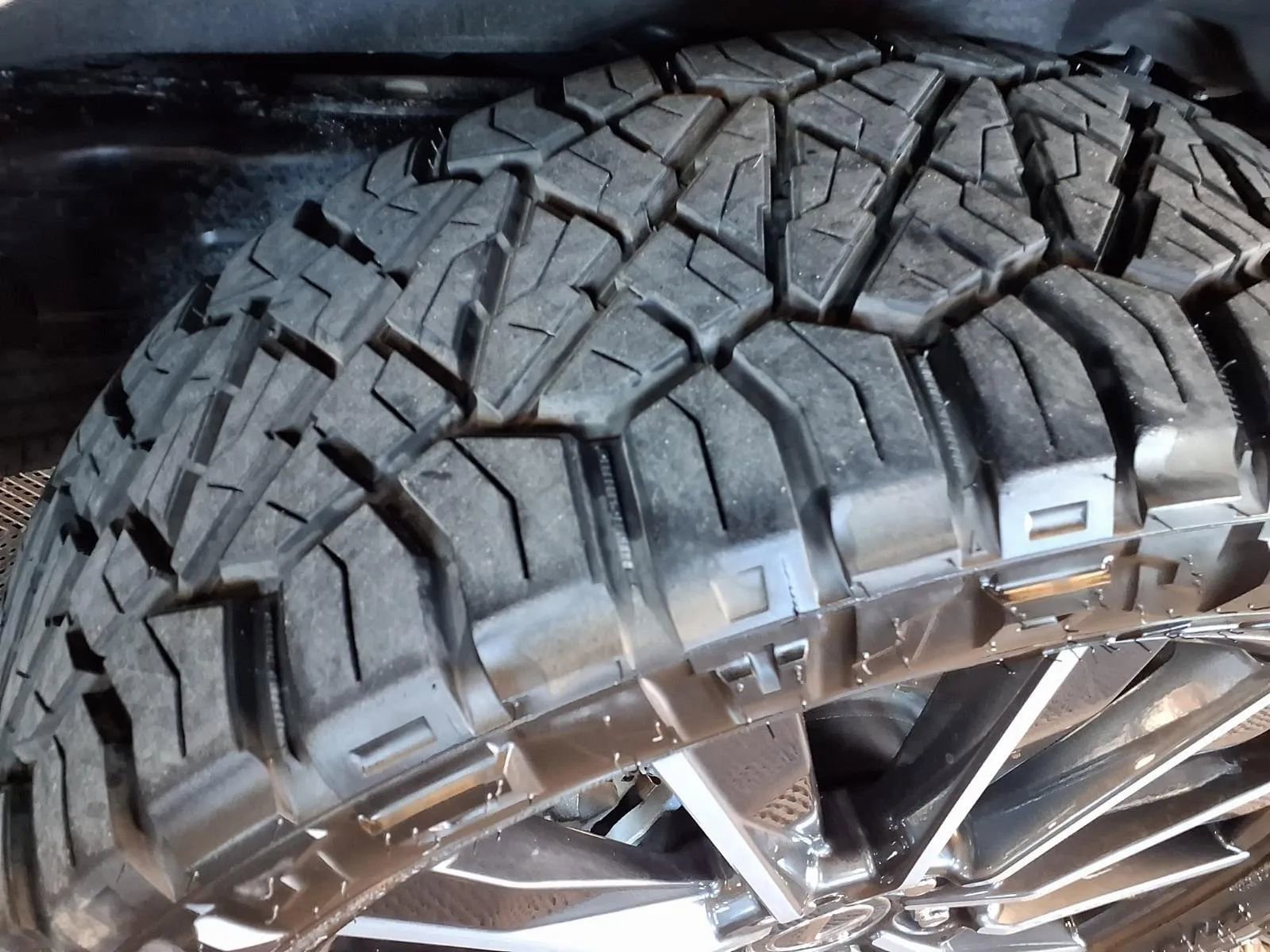 Used 2025 Lexus GX 550 w/ Accessory Package (31) image 8