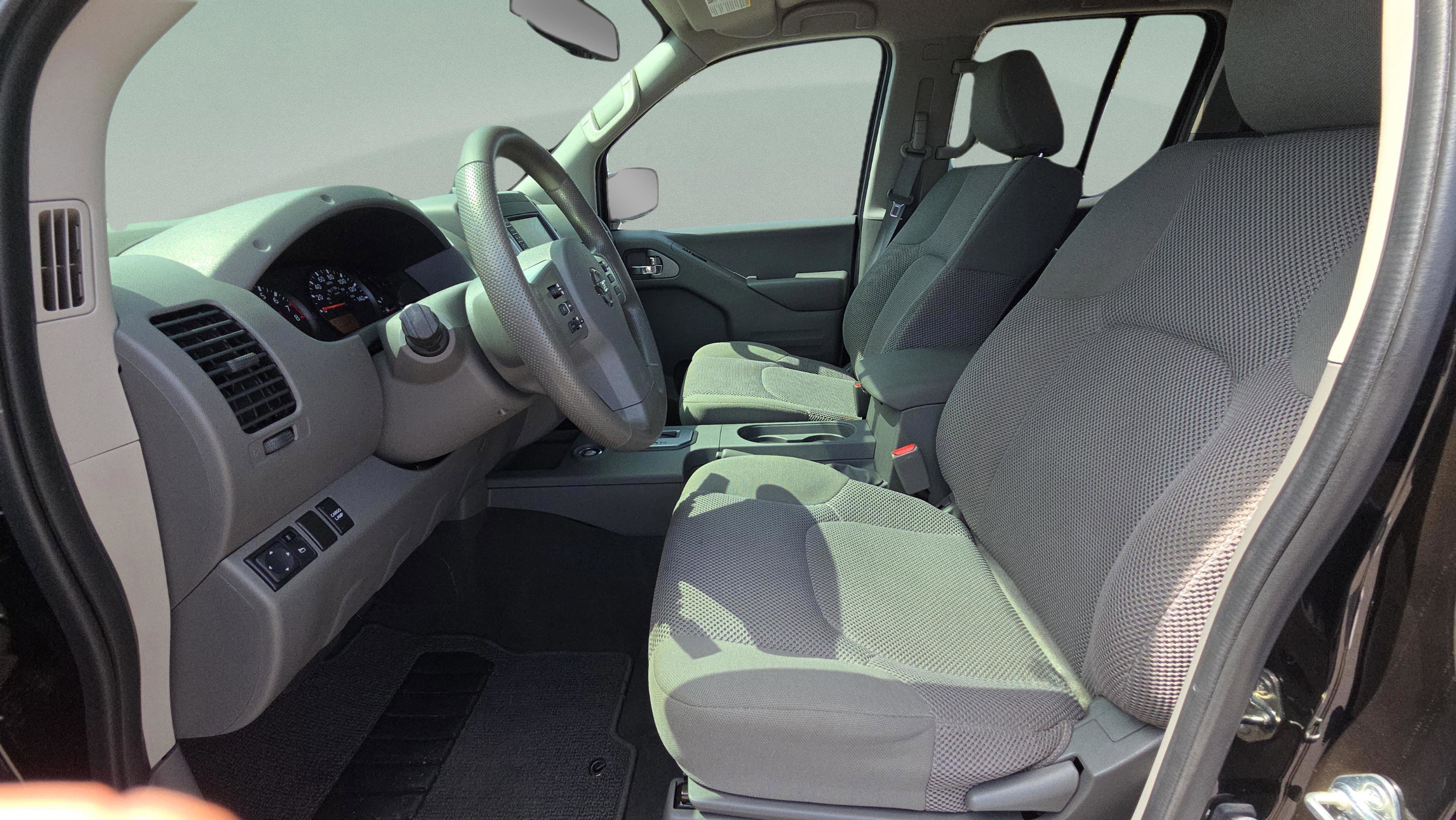 Used 2020 Nissan Frontier SV w/ Midnight Edition Floor Mats RWD image 11