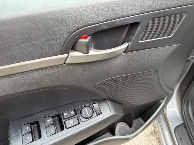 Used 2018 Hyundai Elantra SE FWD image 19