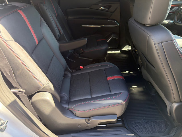 Used 2025 Chevrolet Traverse RS AWD/4WD image 17