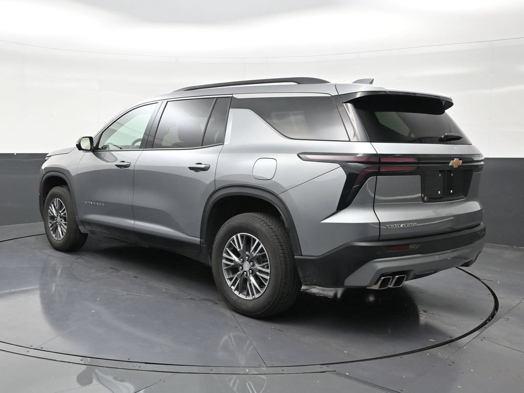 Used 2024 Chevrolet Traverse LT FWD image 3