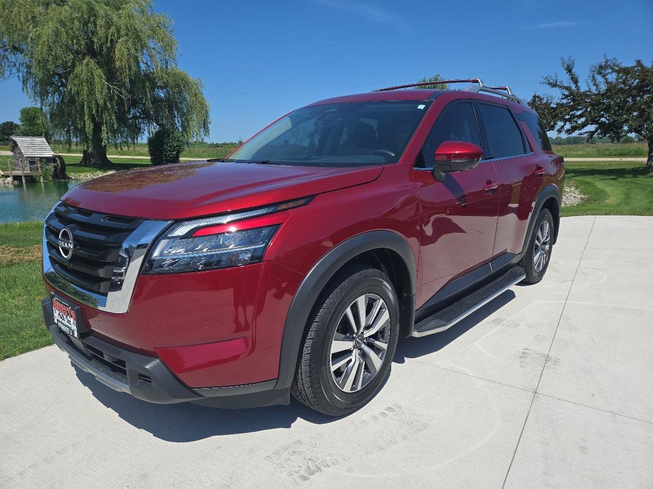 Used 2024 Nissan Pathfinder SL w/ Cargo Package
