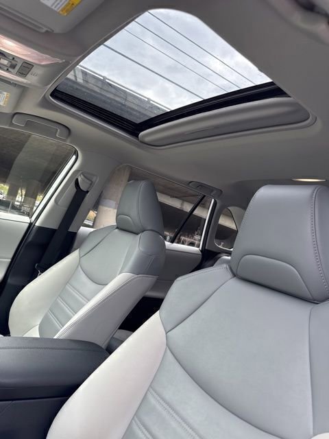 Used 2022 Toyota RAV4 XLE Premium image 19