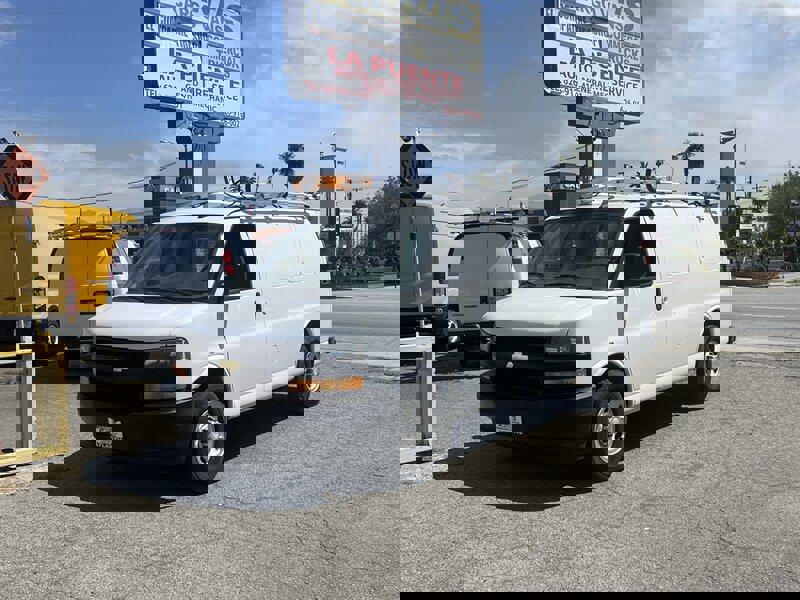 Used 2018 Chevrolet Express 2500 w/ Driver Convenience Package image 1